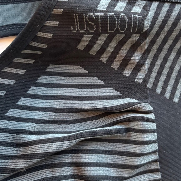 {Nike} FE/NOM Flyknit Compression Sports Bra in Black & Grey - Women's Small - Picture 4 of 4